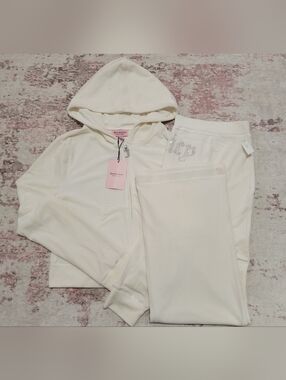 Juicy Couture Oyster (Ivory) Velour Hoodie & Pants Set - L